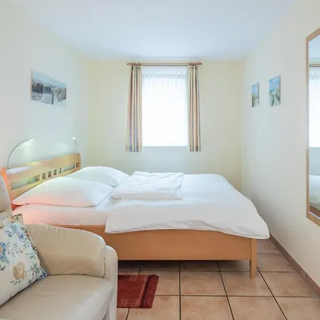 Oewerblick Een Apartment *